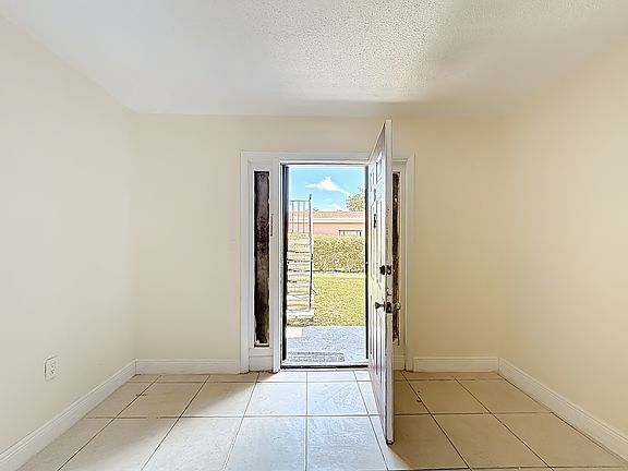 4th image of 2335 NE 172nd St #3