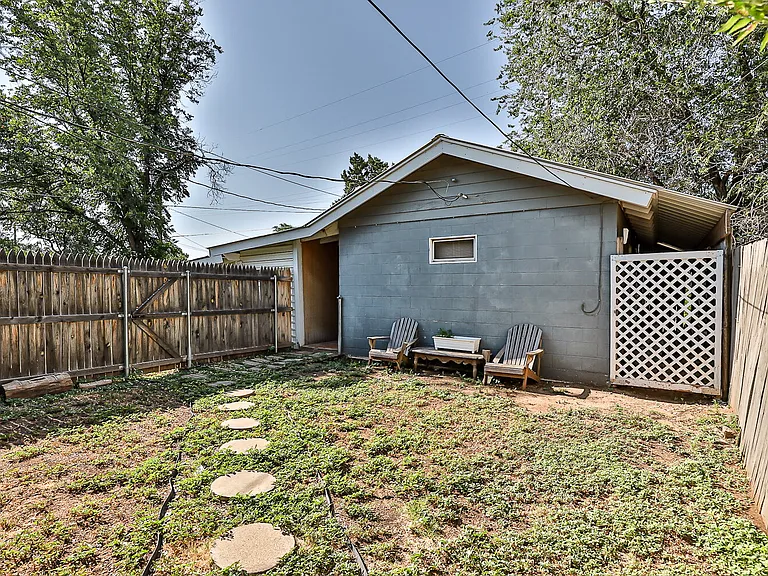 1909 23rd St — Photo 2