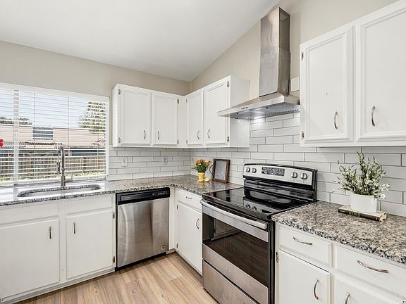 5th image of 4622 LA MARQUESA ST