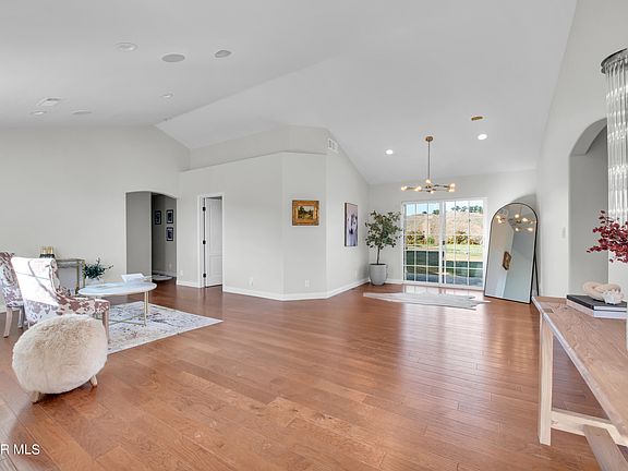 2nd image of 2055 E La Loma Ave