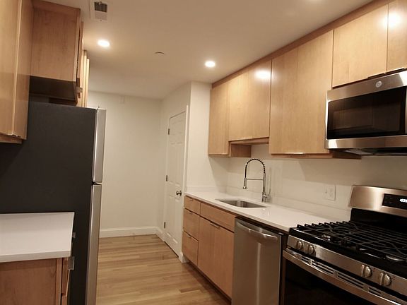 landlord_unit_photo_69435975_2