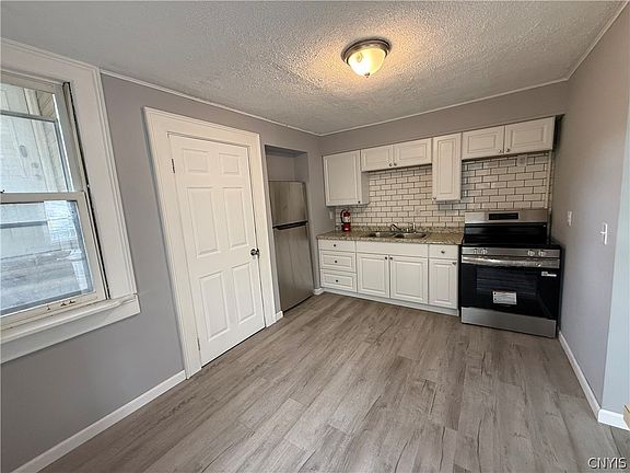 5th image of 116 Alice Ave