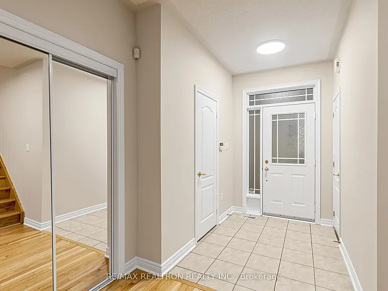 142 Mistywood Cres W — Photo 5