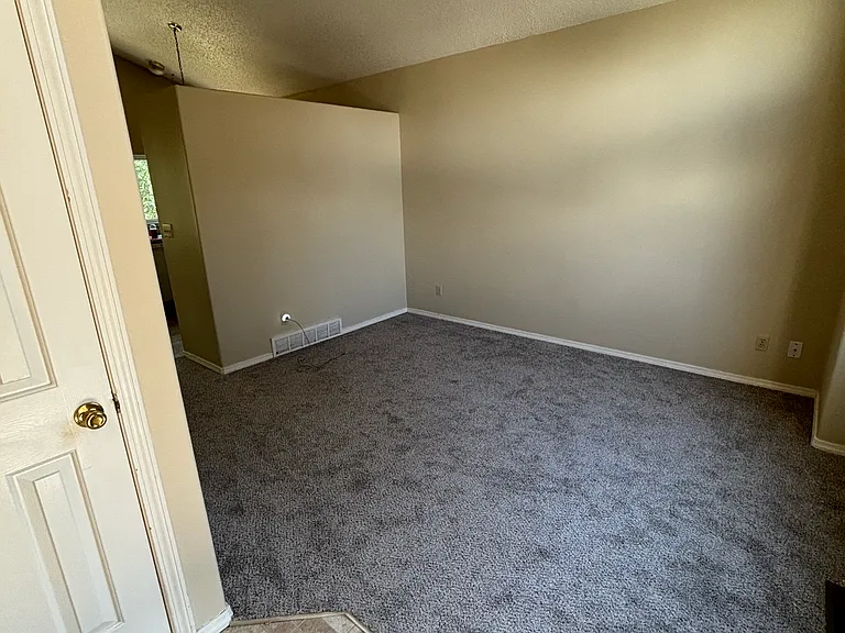 5735 Grapevine Dr — Photo 2