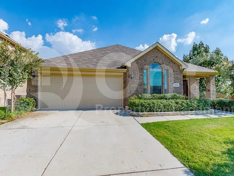 2801 Coyote Trl — Photo 1