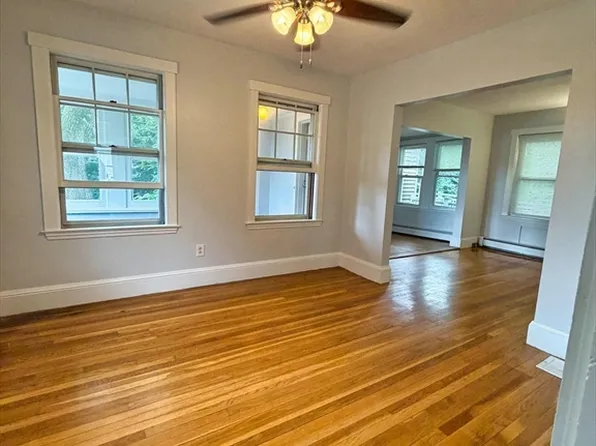 1174 Chestnut St, Newton, MA 02464
