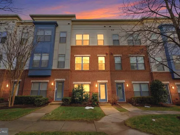 12183 Waveland St, Fairfax, VA 22033