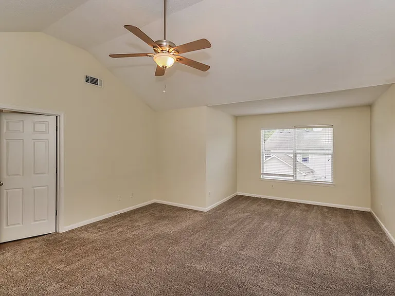 182 Seabreeze Ct — Photo 10