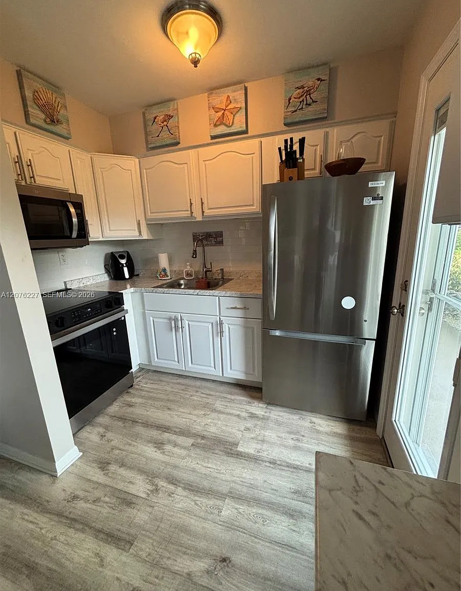 2 bed, 1.0 bath, 704 sqft, $4,750 — Photo 3