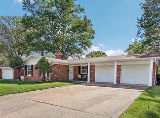 49 Rugby Dr, Belleville, IL 62226