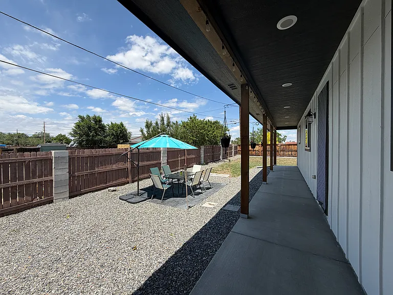 2527 W Wesley Ave — Photo 8