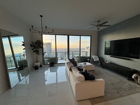 5th image of 100 1st Ave N Unit 3907