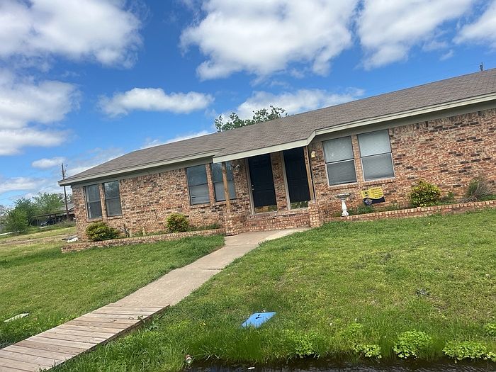 1st image of 942 Meadowlark Cir