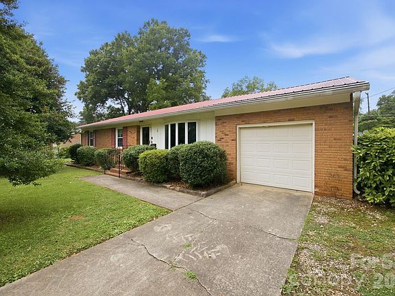 2nd image of 635 Fieldstone Rd