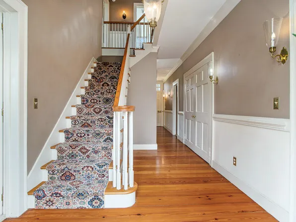327 N Sycamore St, Marshall, MI 49068