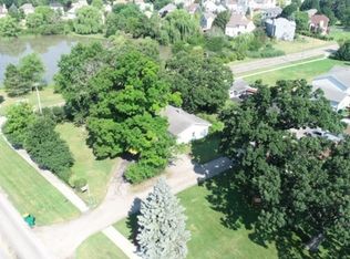 868 W Nippersink Rd, Round Lake, IL 60073