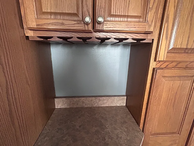 Wine glass nook