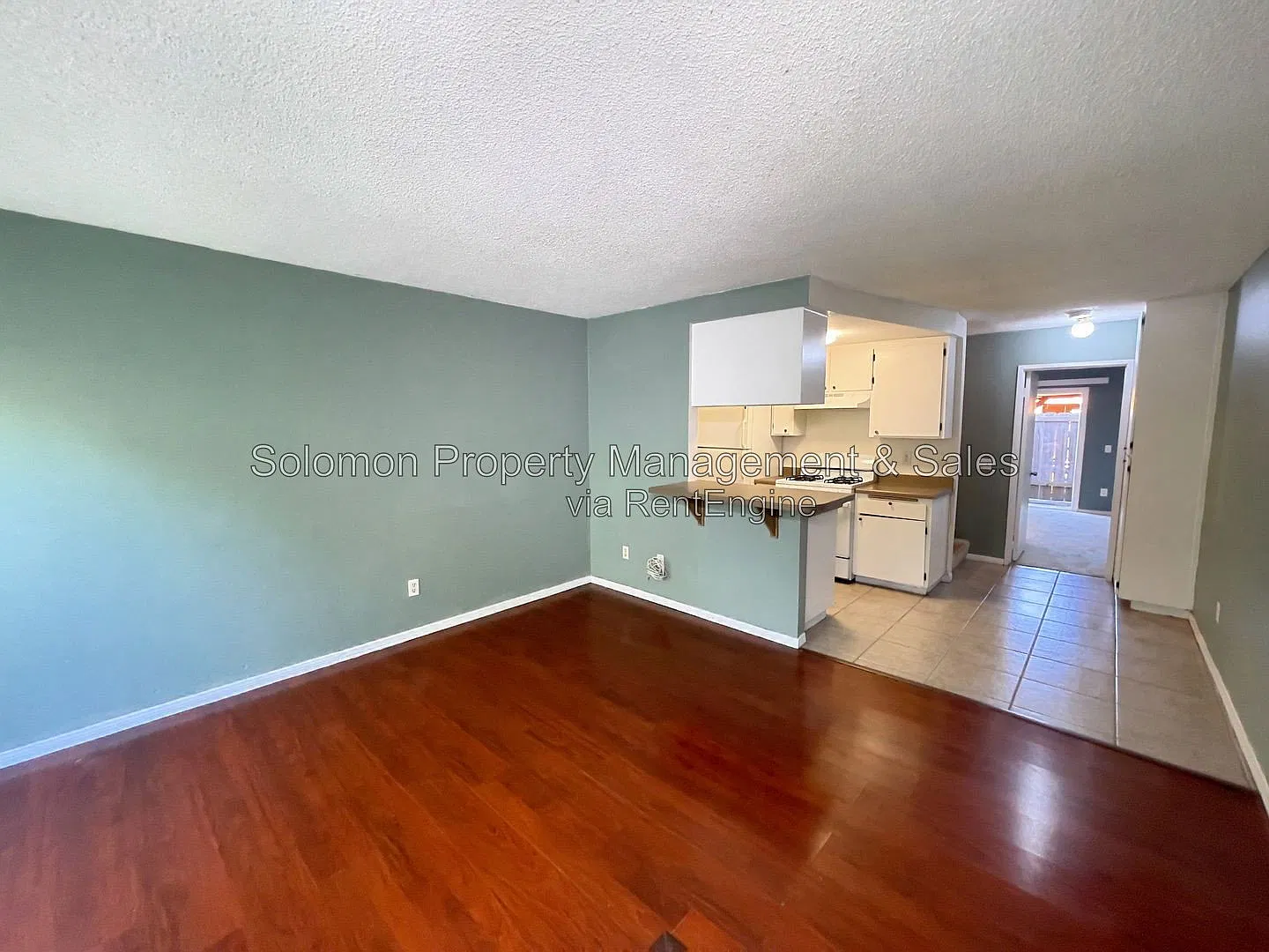 3 bed, 2.0 bath, 1100 sqft, $2,995 — Photo 2
