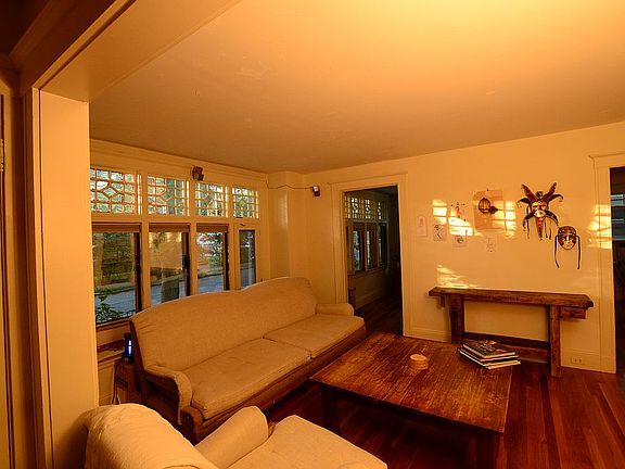 5th image of 40 Kenwood St #1