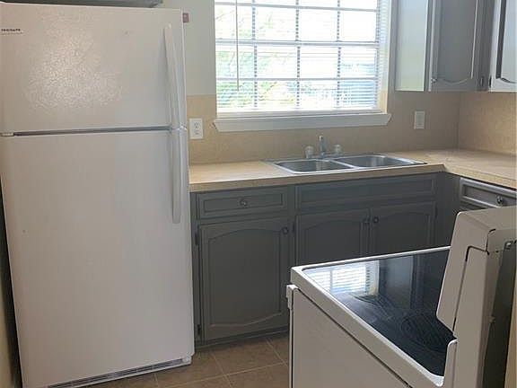 5th image of 1702 W Kuhn St APT 3