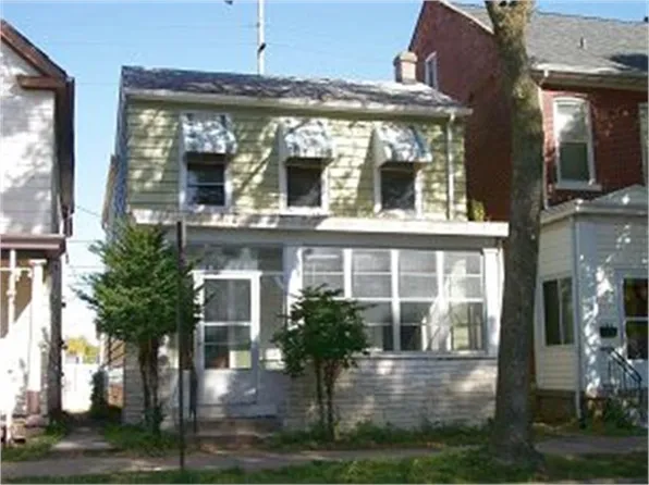1238 Jackson St, Dubuque, IA 52001