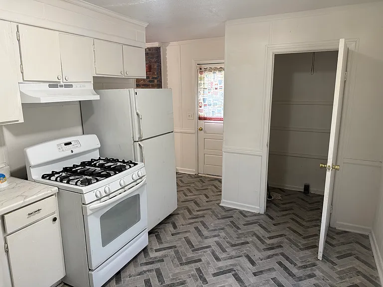 105 Westchester Pl — Photo 6