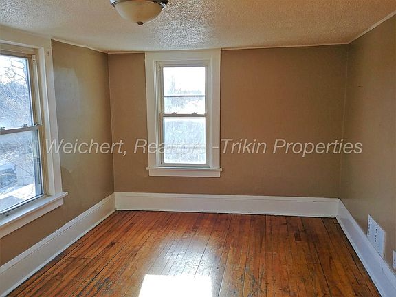 2nd image of 590 Cook Ave E APT 3