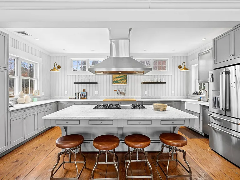 150 Madison St — Photo 6
