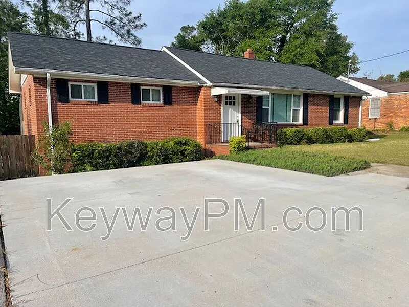 Building Photo - 506 Pershing Dr