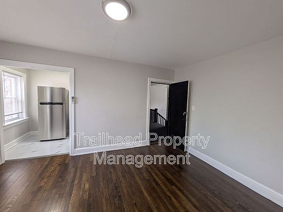 3rd image of 1605 W 37th St APT 11