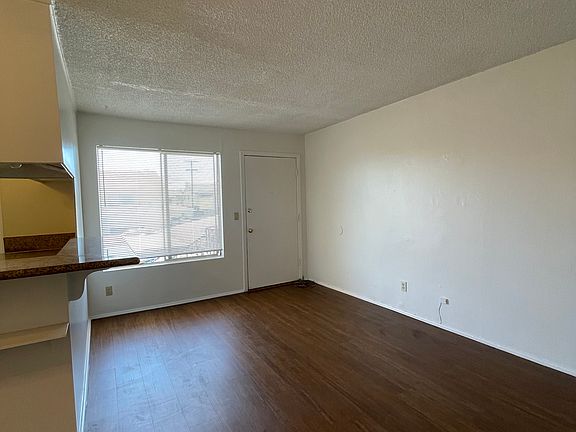3rd image of 4264 Euclid Ave APT 6