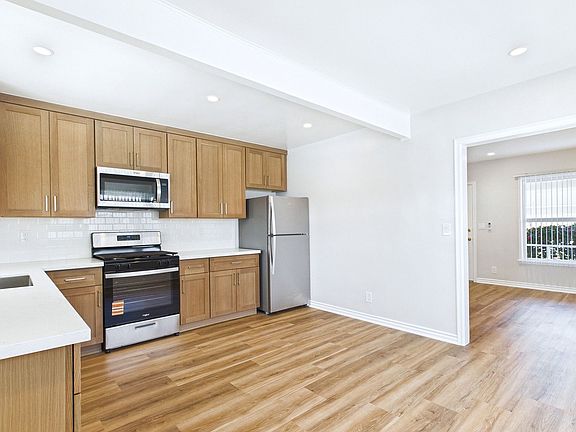 3rd image of 558 E Lemon Ave #558