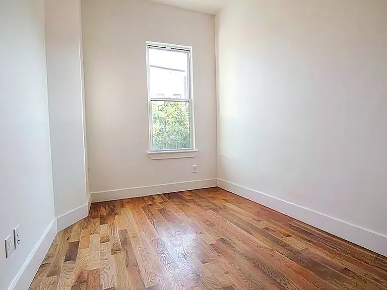 215 Knickerbocker Ave #2L — Photo 5