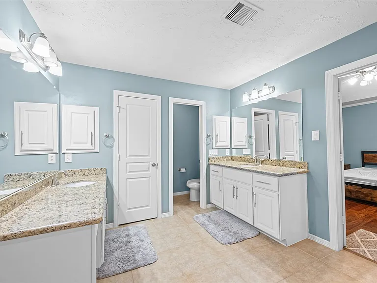 3410 Skyline Village Dr — Photo 37