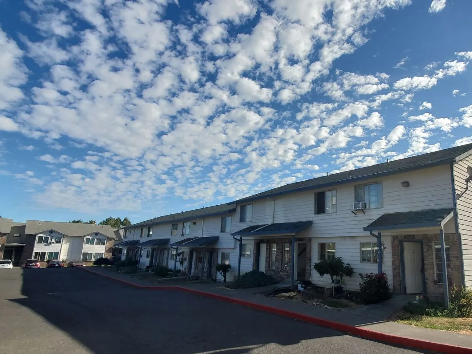 Welcome to Maple Place Apartments and Townhomes! — Photo 2