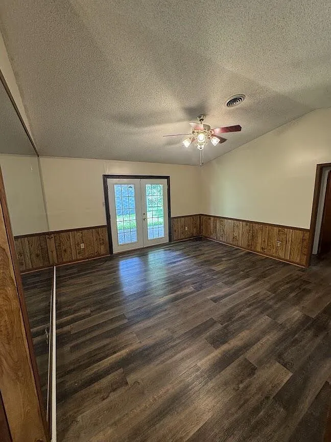 4 bed, 2.0 bath, 1296 sqft, $1,588 — Photo 4