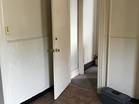 5th image of 259 Bedford Ave APT 1