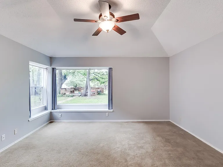 2106 Heather Dr — Photo 17