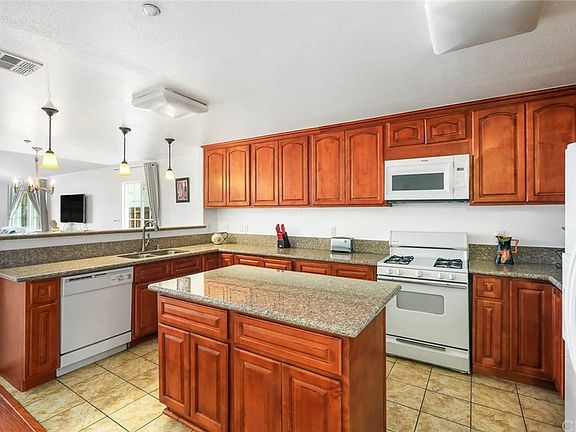 4th image of 10778 Lilac St