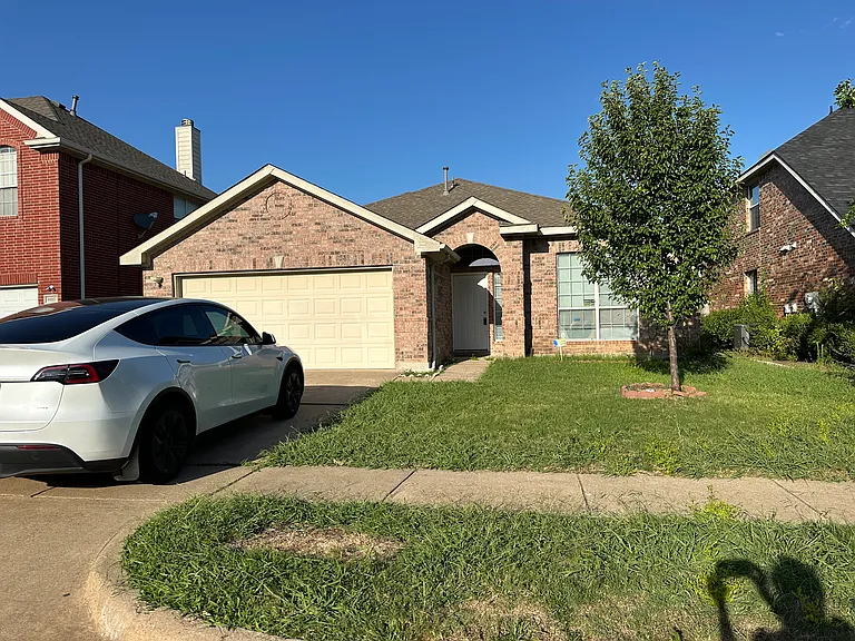 6609 Fairglen Dr — Photo 1