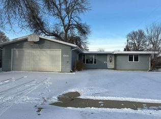 1924 1st Ave SW, Minot, ND 58701