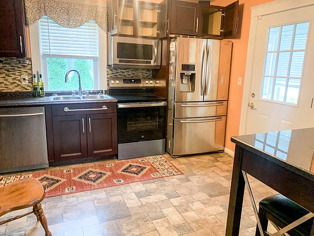 3 bed, 1268 sqft, $2,700 — Photo 3