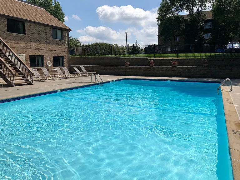 Lexington Heights Apartments — Photo 7