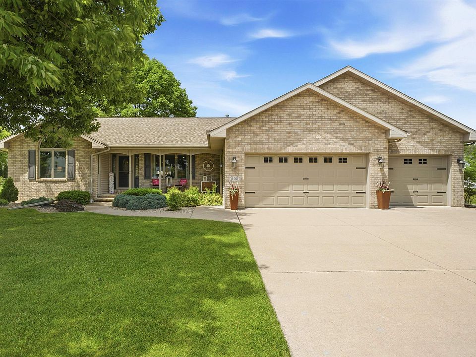 1st image of 205 Oak Knoll Ct