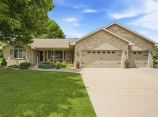 205 Oak Knoll Ct, Hortonville, WI 54944