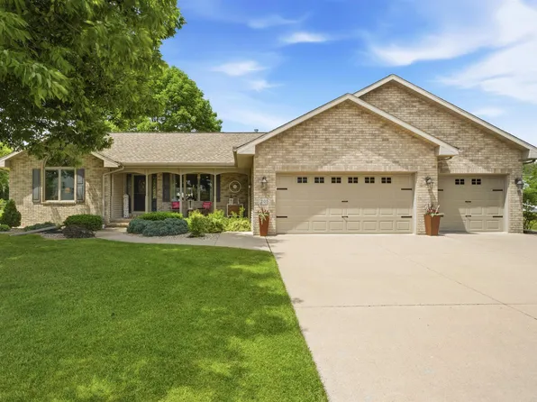 205 Oak Knoll Ct, Hortonville, WI 54944