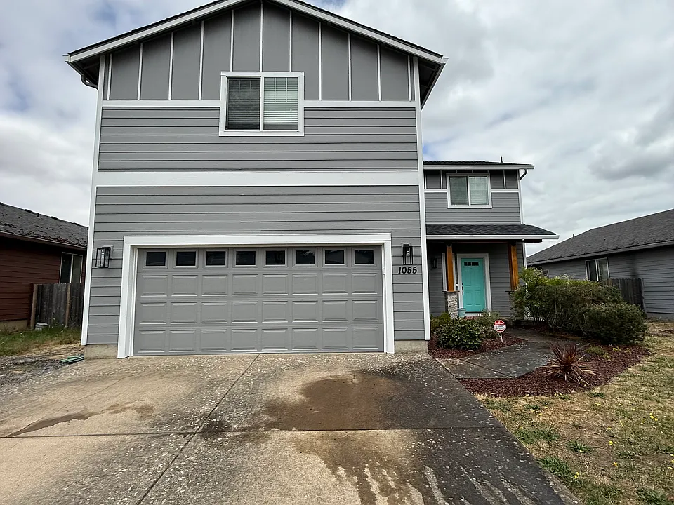 1055 Charlie Ave