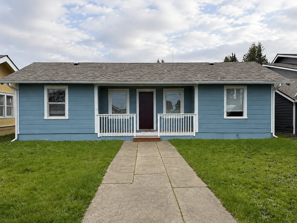 218 W 3rd St