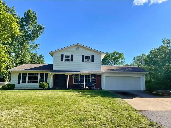 305 W 18th St, Holden, MO 64040