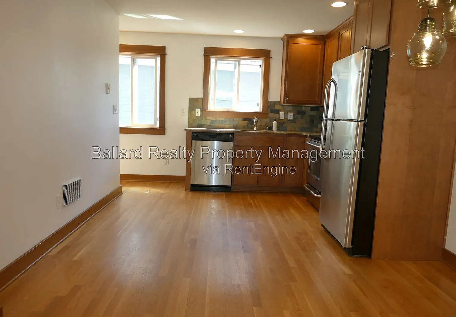2 bed, 1.0 bath, 820 sqft, $2,995 — Photo 2